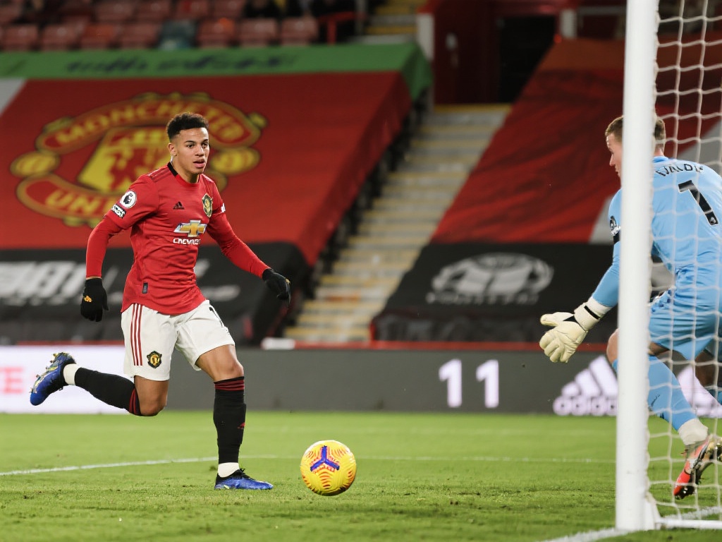 “宿敌再战！西超杯决赛，皇马巴萨再度狭路相逢”